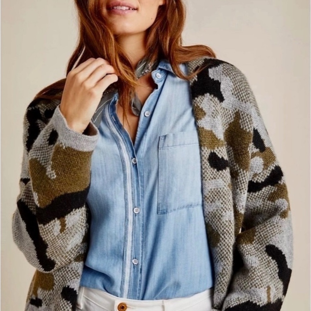 Anthropologie Vero Camo Sweater